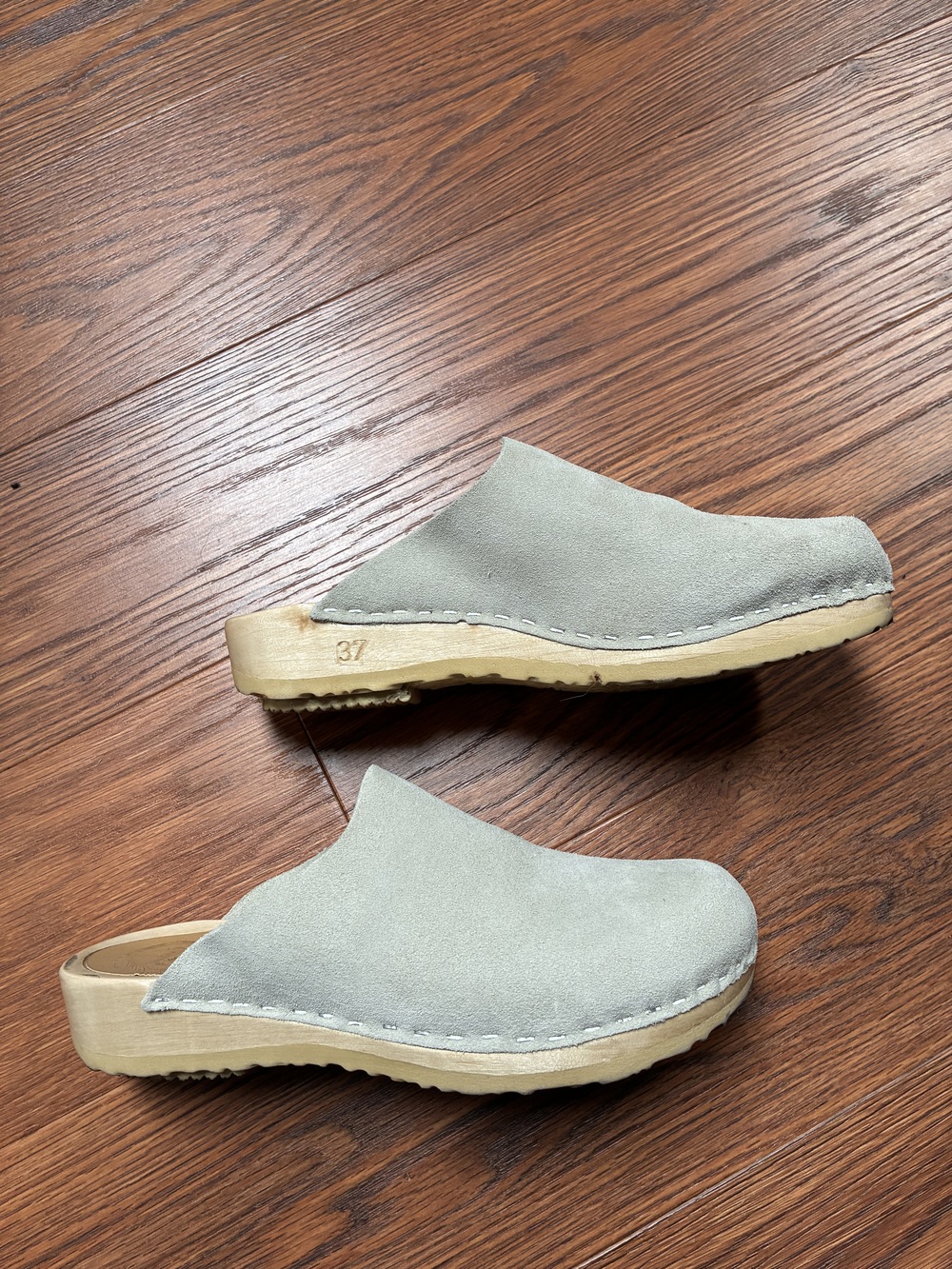 No.6 Contour Clog on Flat Base in Chalk Suede